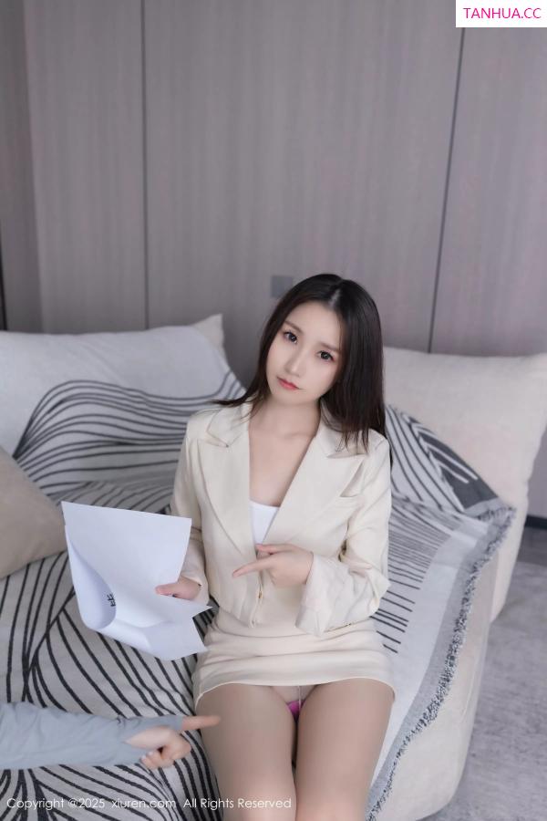   [XiuRen]高清写真图 2025.06.18 No.10428 杏子Yada 浅色短裙第10张图片
